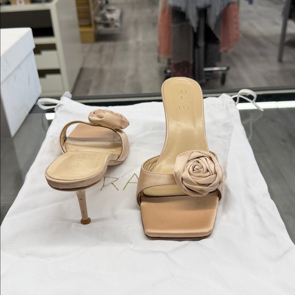 RAYE Rosette Mule in Nude PRE-OWNED - Picture 3 of 4